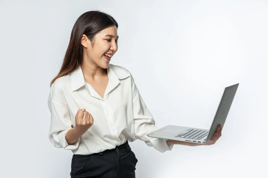 Laptop doanh nhân là gì ? Vì sao dân văn phòng đổ xô tìm mua ?