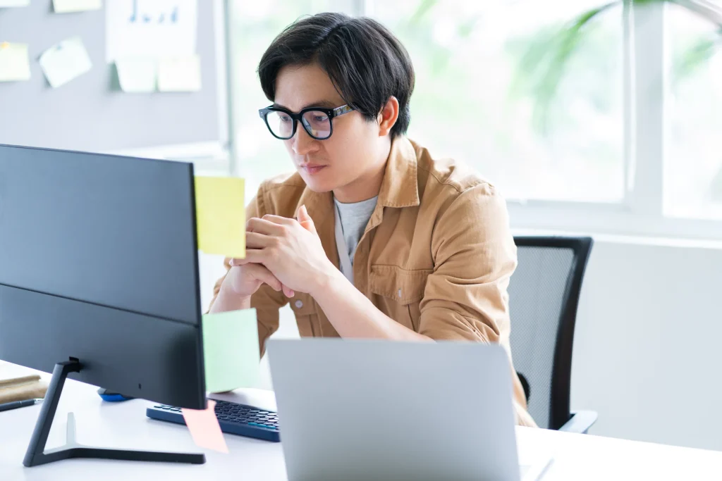 Nên mua laptop hãng nào cho dân văn phòng? Kinh nghiệm từ A-Z